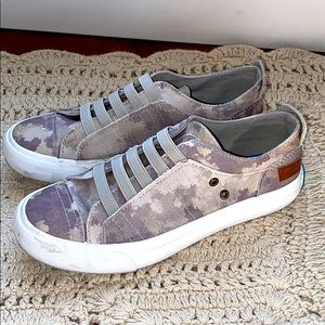 Worn once Blowfish sneaker!